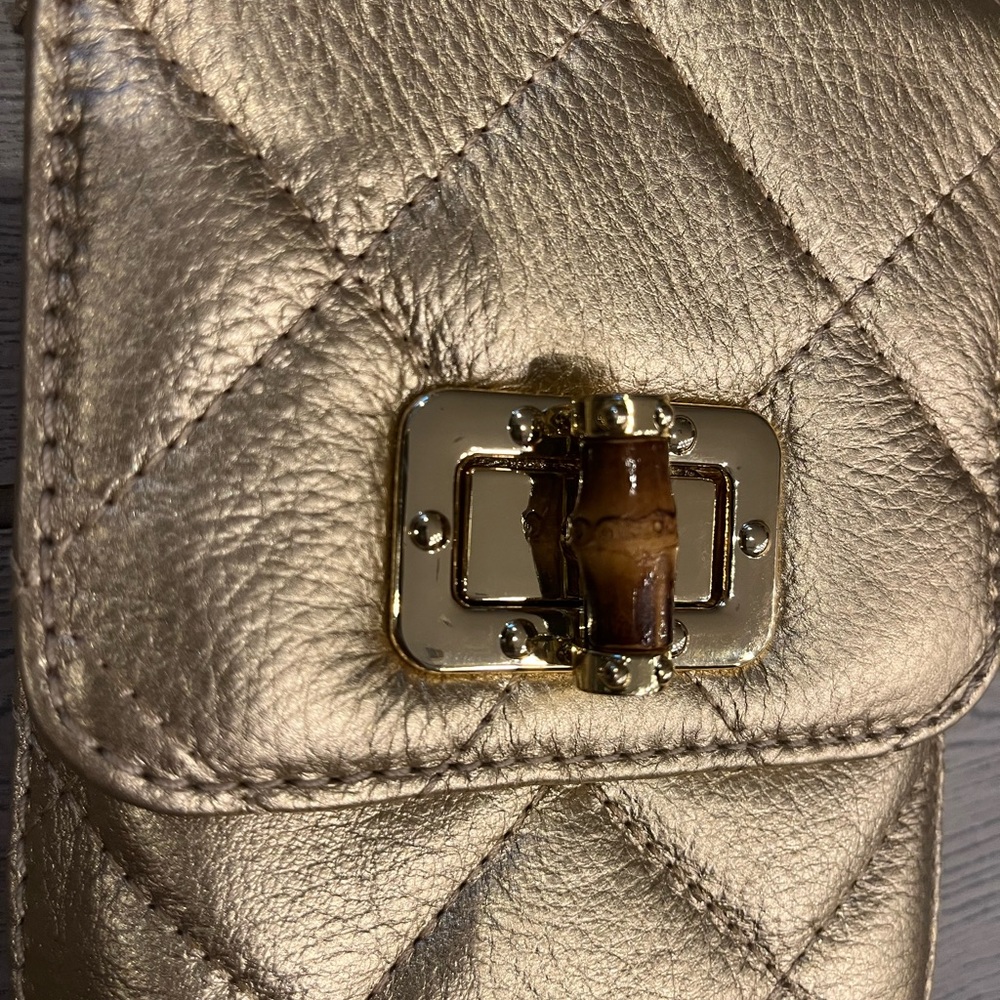 Lily Pulitzer Gold Quilted Leather Lindley Crossbody Phone Bag - Picture 4 of 12